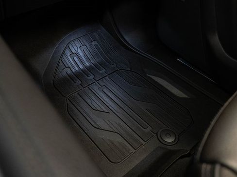 Used 2021 GMC Yukon Denali w/ Denali Premium Package image 40