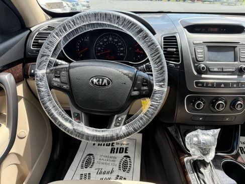 Used 2015 Kia Sorento LX AWD/4WD image 9