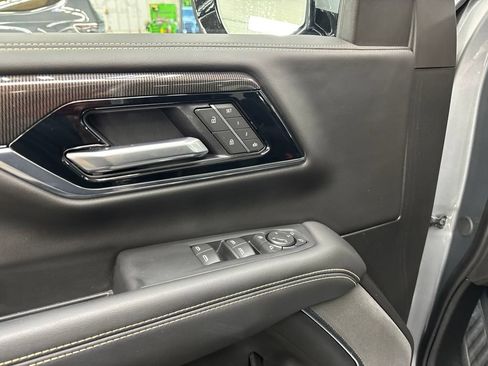 Used 2025 GMC Yukon Elevation w/ Technology Package AWD/4WD image 24
