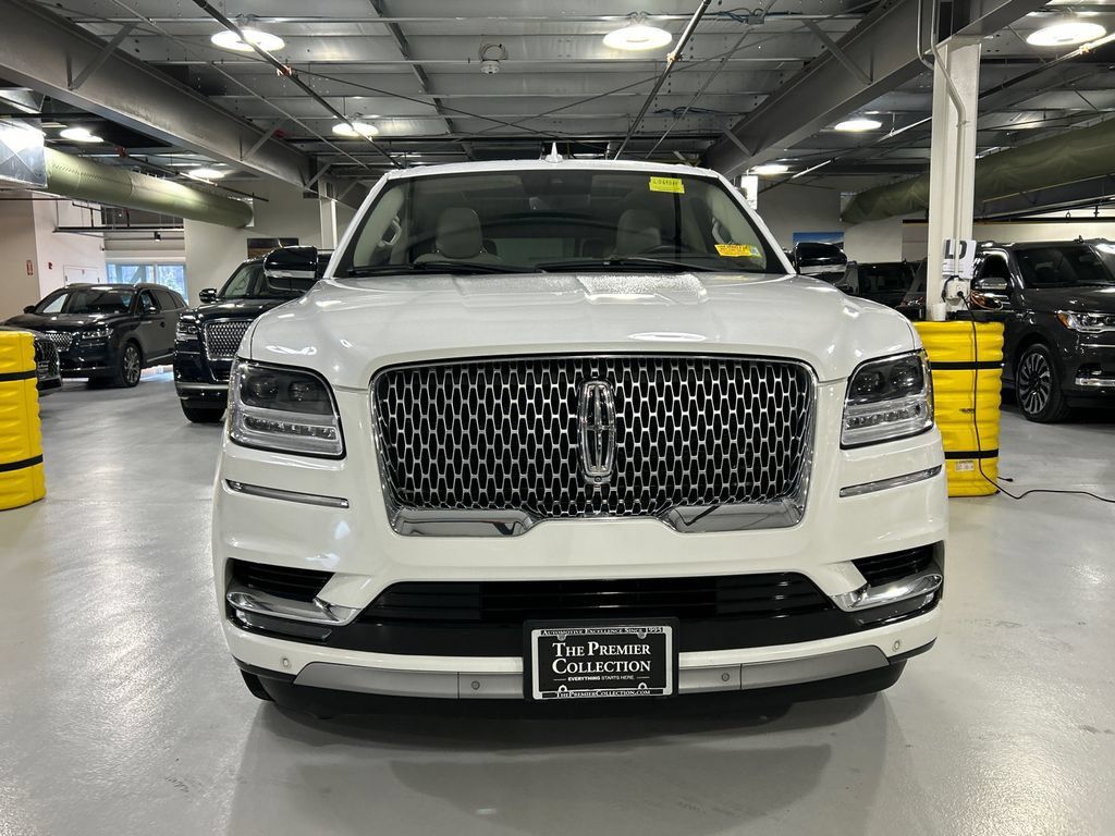 Used 2021 Lincoln Navigator Reserve w/ Luxury Package AWD/4WD image 7