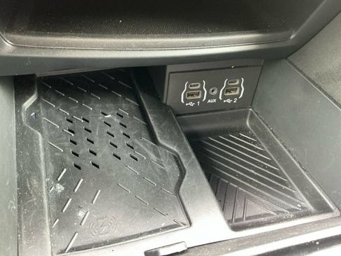 Used 2025 Chrysler Pacifica Limited FWD image 27