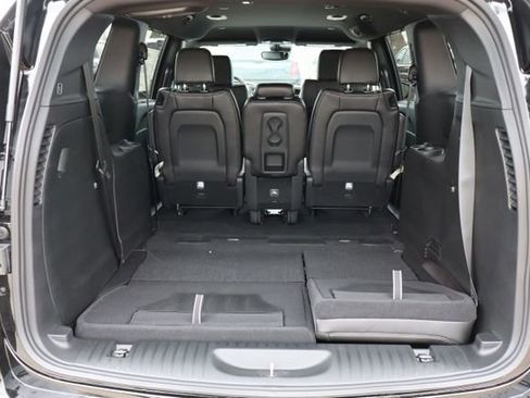 New 2026 Chrysler Pacifica Select FWD image 36