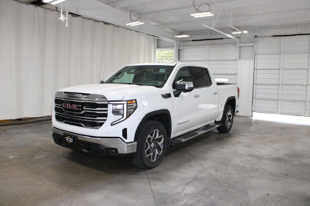 Used 2022 GMC Sierra 1500 SLT AWD/4WD image 4