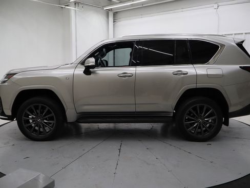 Used 2023 Lexus LX 600 F Sport image 9