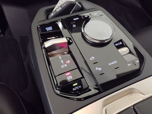 Used 2025 BMW iX xDrive50 w/ Premium Package image 15