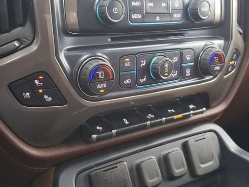 Used 2018 Chevrolet Silverado 1500 High Country image 25