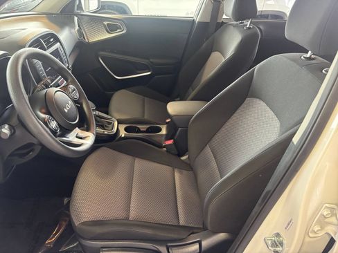 Used 2025 Kia Soul LX w/ LX Technology Package FWD image 26