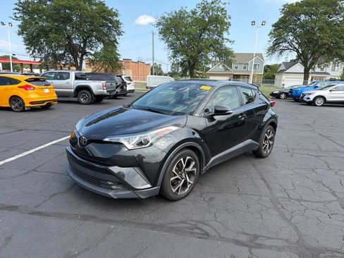 Used 2018 Toyota C-HR XLE FWD image 2
