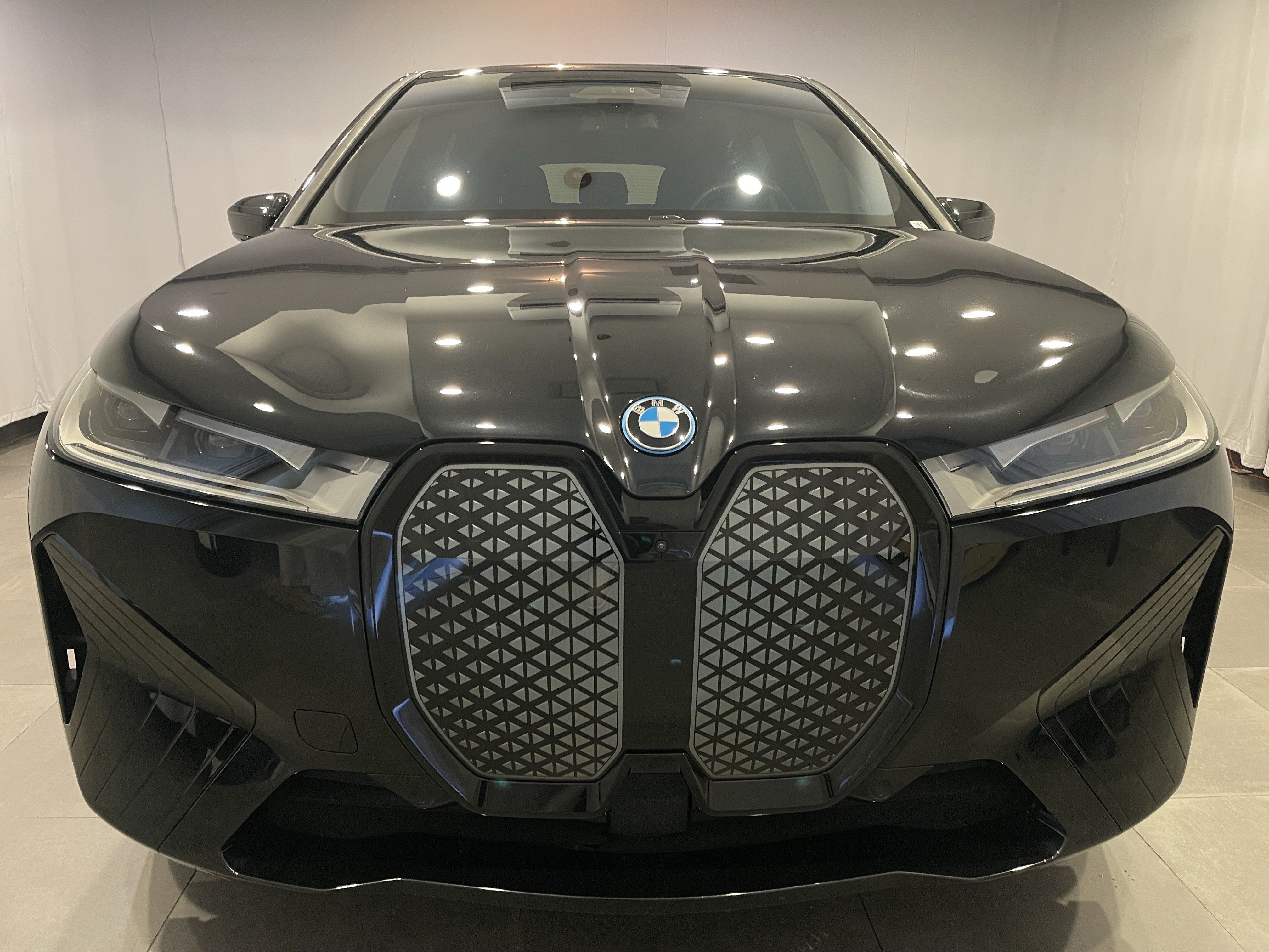 Certified 2024 BMW iX xDrive50 w/ Premium Package AWD/4WD image 2