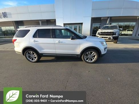 Used 2018 Ford Explorer XLT image 9