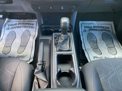 Used 2017 Toyota Tacoma TRD Off-Road image 22