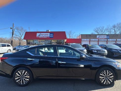 Used 2023 Nissan Altima 2.5 SV image 4