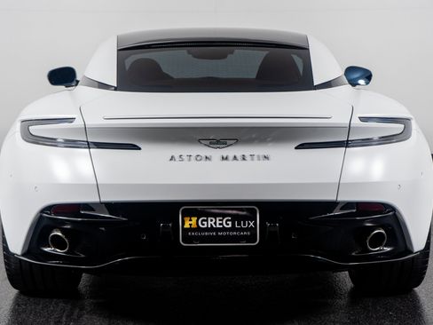 Used 2025 Aston Martin DB12 Coupe image 11