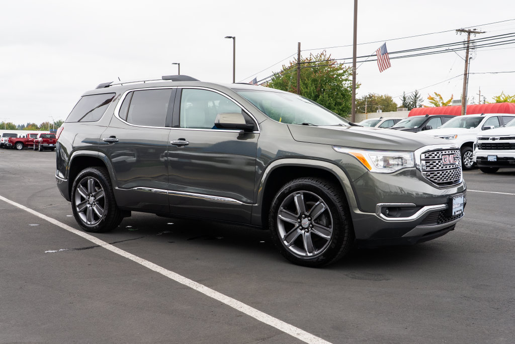 Used 2017 GMC Acadia Denali w/ Technology Package AWD/4WD image 5
