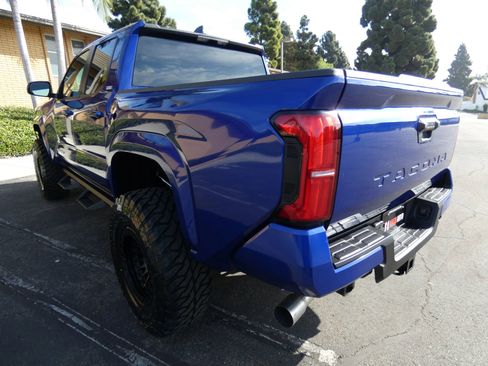 Used 2025 Toyota Tacoma SR5 image 12