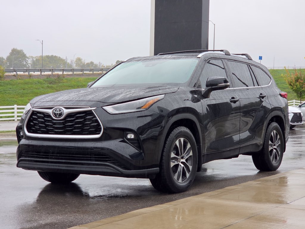 Used 2021 Toyota Highlander XLE AWD/4WD image 21