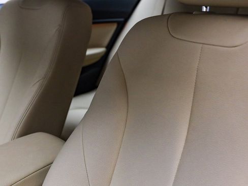 Used 2018 BMW 320i Sedan image 23