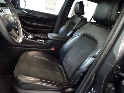 Used 2023 Jeep Grand Cherokee Altitude AWD/4WD image 2
