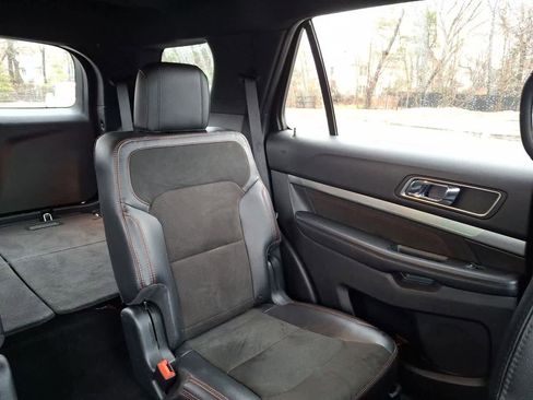 Used 2018 Ford Explorer XLT w/ Equipment Group 202A image 14