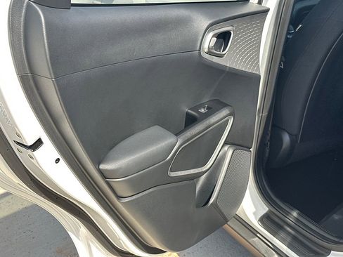 Used 2025 Kia Soul LX w/ LX Technology Package image 21