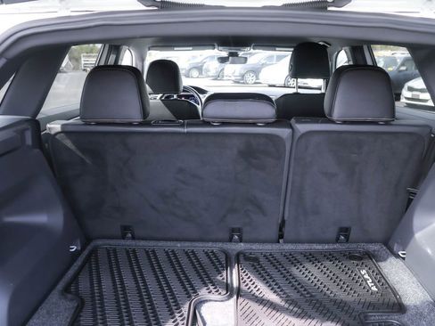 Certified 2025 Volkswagen Atlas Cross Sport SE image 29