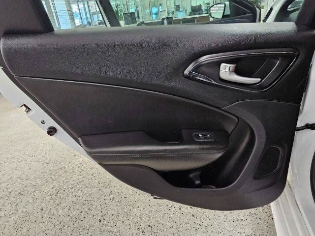 Used 2015 Chrysler 200 S w/ Comfort Group FWD image 25