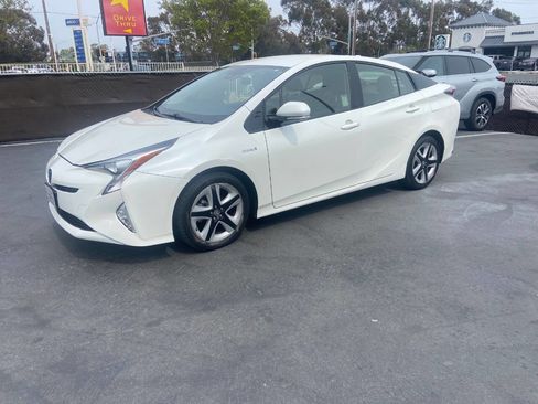 Used 2016 Toyota Prius Three Touring w/ Preferred Accessory Package image 3