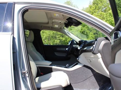 Certified 2024 Volvo XC40 B5 Ultimate w/ Climate Package AWD/4WD image 17