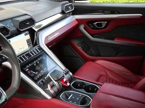 Used 2021 Lamborghini Urus Base image 15