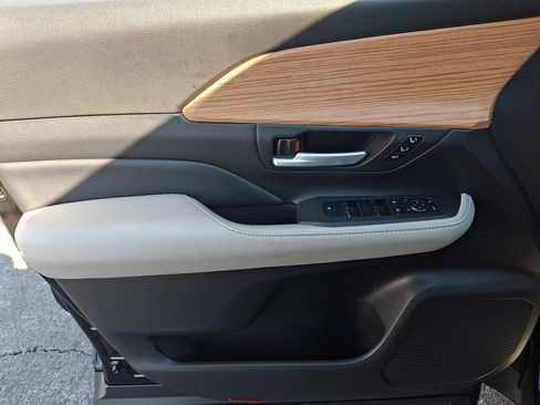 Used 2024 Toyota Grand Highlander Limited image 12