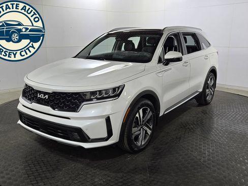 Used 2022 Kia Sorento EX w/ Panoramic Sunroof Package AWD/4WD image 3