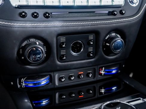 Used 2019 Rolls-Royce Wraith image 43