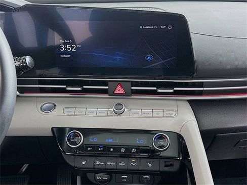 Used 2023 Hyundai Elantra Limited image 14