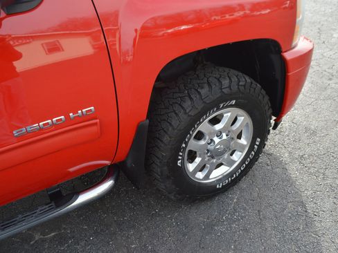 Used 2014 Chevrolet Silverado 2500 LTZ w/ LTZ Plus Package image 9