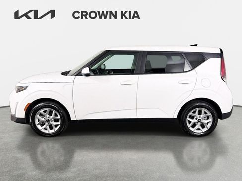 Certified 2025 Kia Soul LX w/ LX Technology Package FWD image 8
