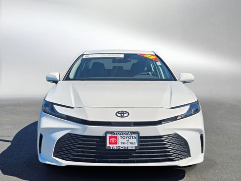 Used 2025 Toyota Camry LE AWD/4WD image 8