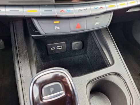 Used 2023 Cadillac XT4 Premium Luxury image 14