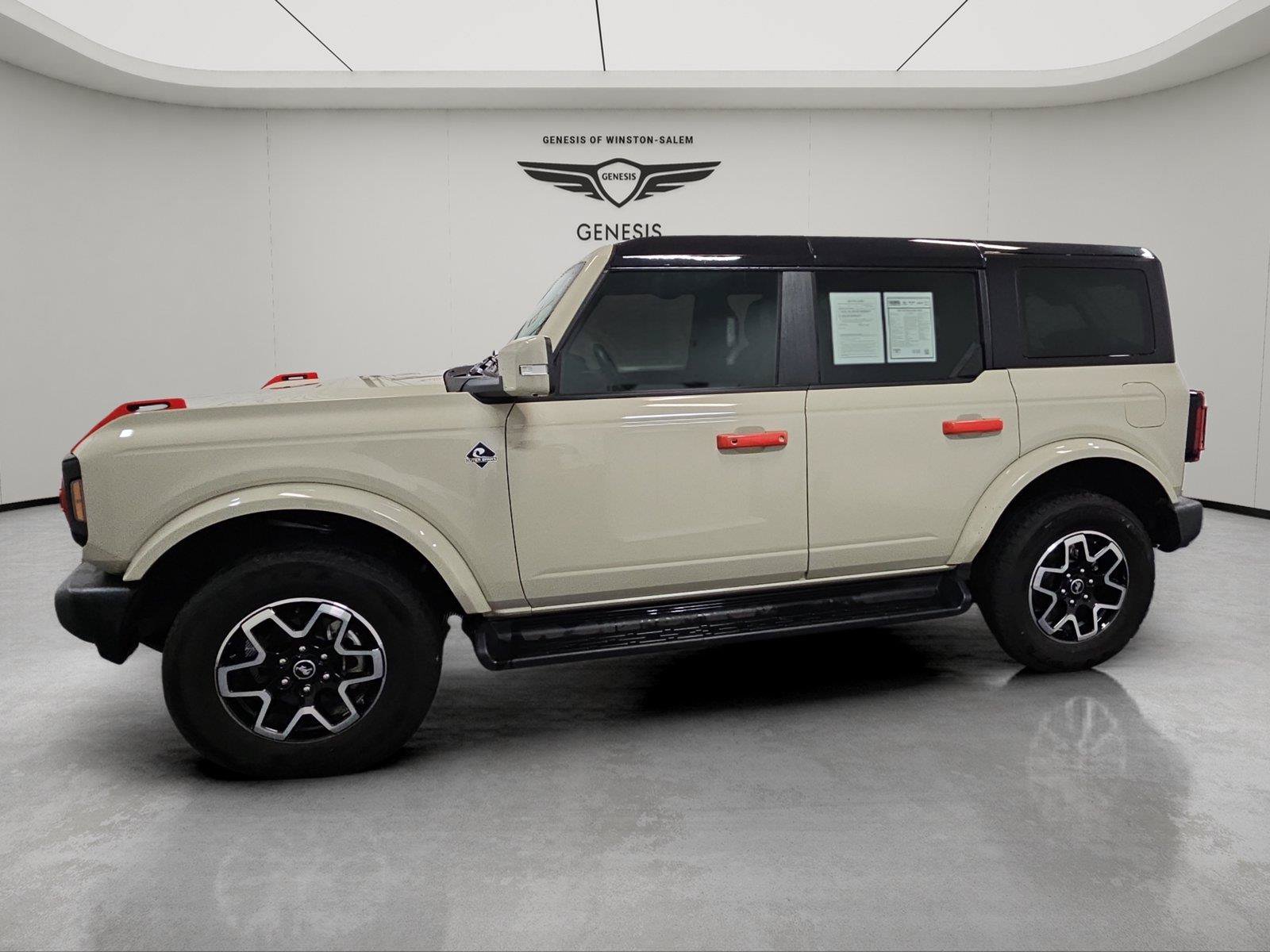 Used 2025 Ford Bronco Outer Banks AWD/4WD image 2