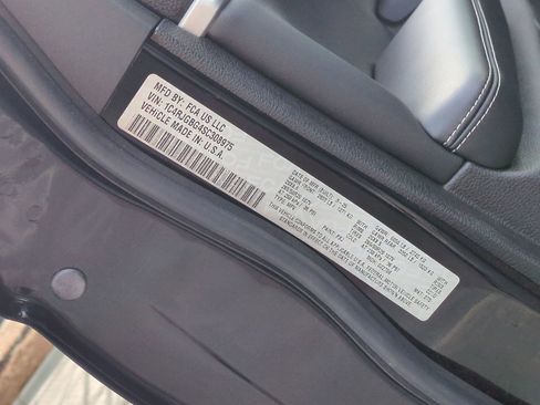 Used 2025 Jeep Grand Cherokee Limited w/ Black Appearance Package image 35