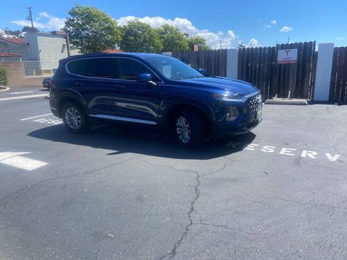 Used 2020 Hyundai Santa Fe SE image 2