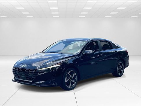 Certified 2023 Hyundai Elantra SEL w/ Convenience Package FWD image 3