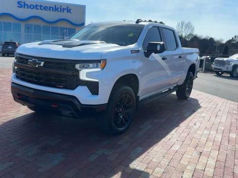 Used 2025 Chevrolet Silverado 1500 LT Trail Boss w/ Convenience Package II AWD/4WD image 6
