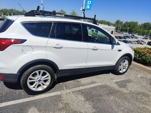 Used 2019 Ford Escape SE FWD image 16