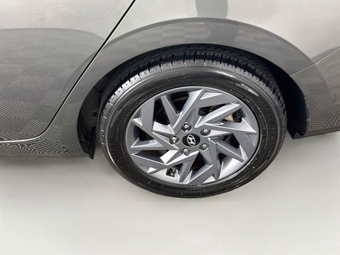 Used 2024 Hyundai Elantra SEL FWD image 18