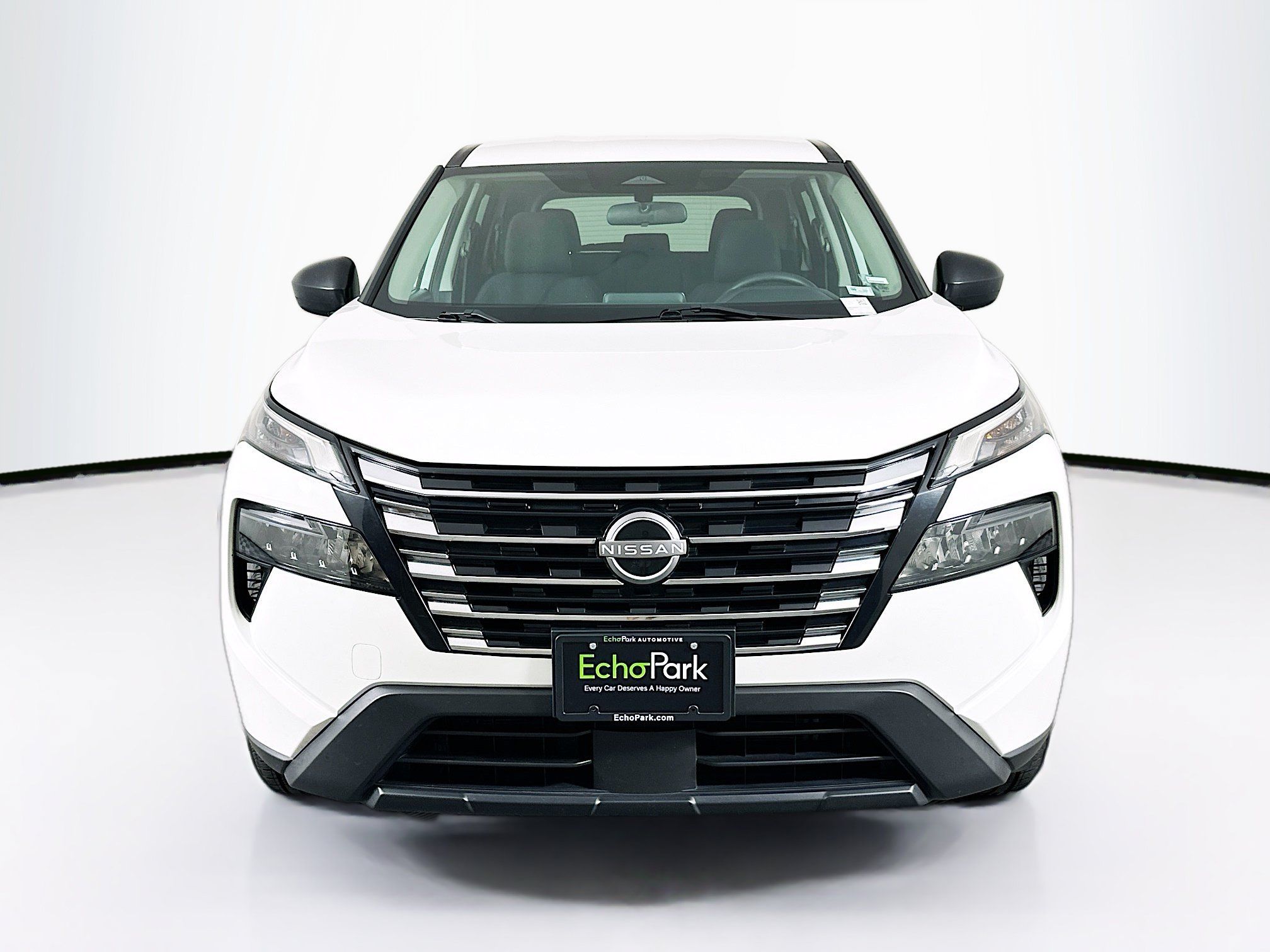 Used 2024 Nissan Rogue S AWD/4WD image 2