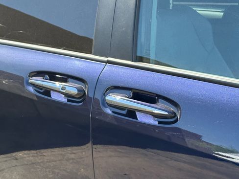 Used 2024 Toyota Sienna XLE image 7