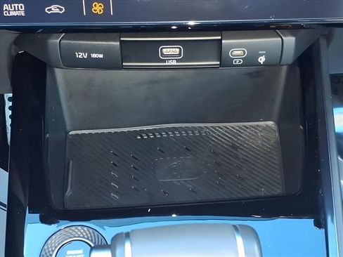 Used 2024 Kia Niro EX Touring image 23