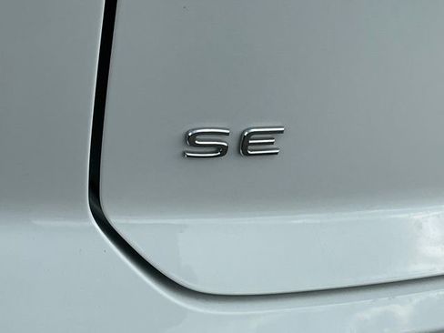 Certified 2025 Volkswagen Atlas Cross Sport SE image 10