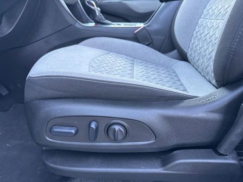 Used 2024 Chevrolet Equinox LT image 18