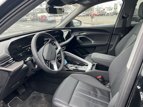 Used 2025 Audi Q5 Premium w/ Convenience Package image 6